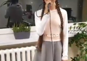 Patrycja śpiewa