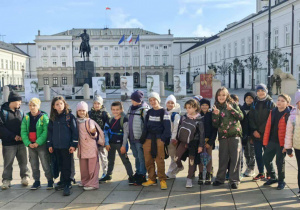 Klasa 3b w tle Pałac Prezydencki w Warszawie.