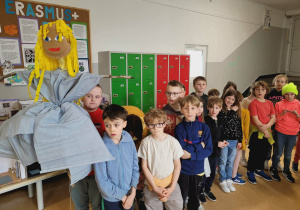Marzanna klasy 2b i uczniowie tej klasy