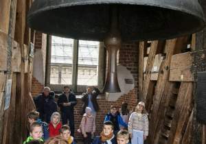 Uczestnicy wycieczki pod Dzwonem Zygmunta